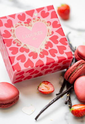 ラデュレの24年バレンタイン、ピンク＆赤のハートの限定マカロン 