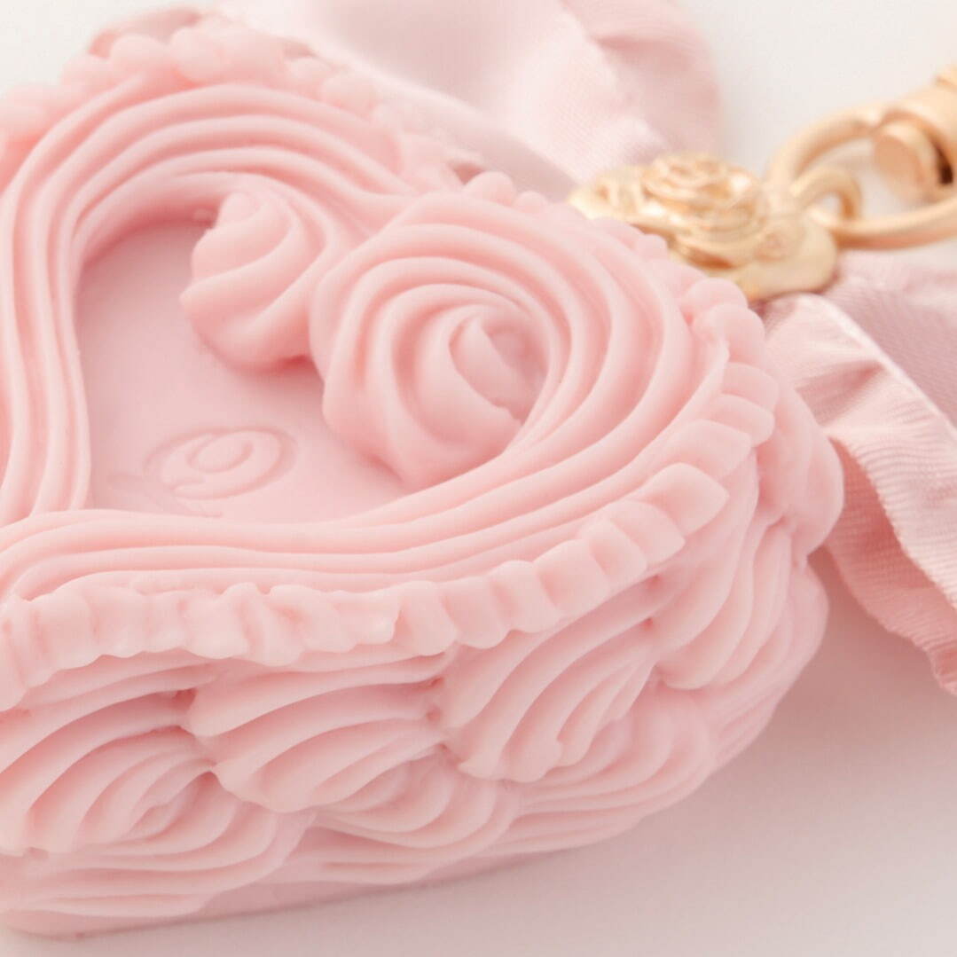 Q-pot.“ハートケーキ”のアクセサリー、苺クリームをたっぷり飾ったネックレス＆バッグチャーム｜写真8