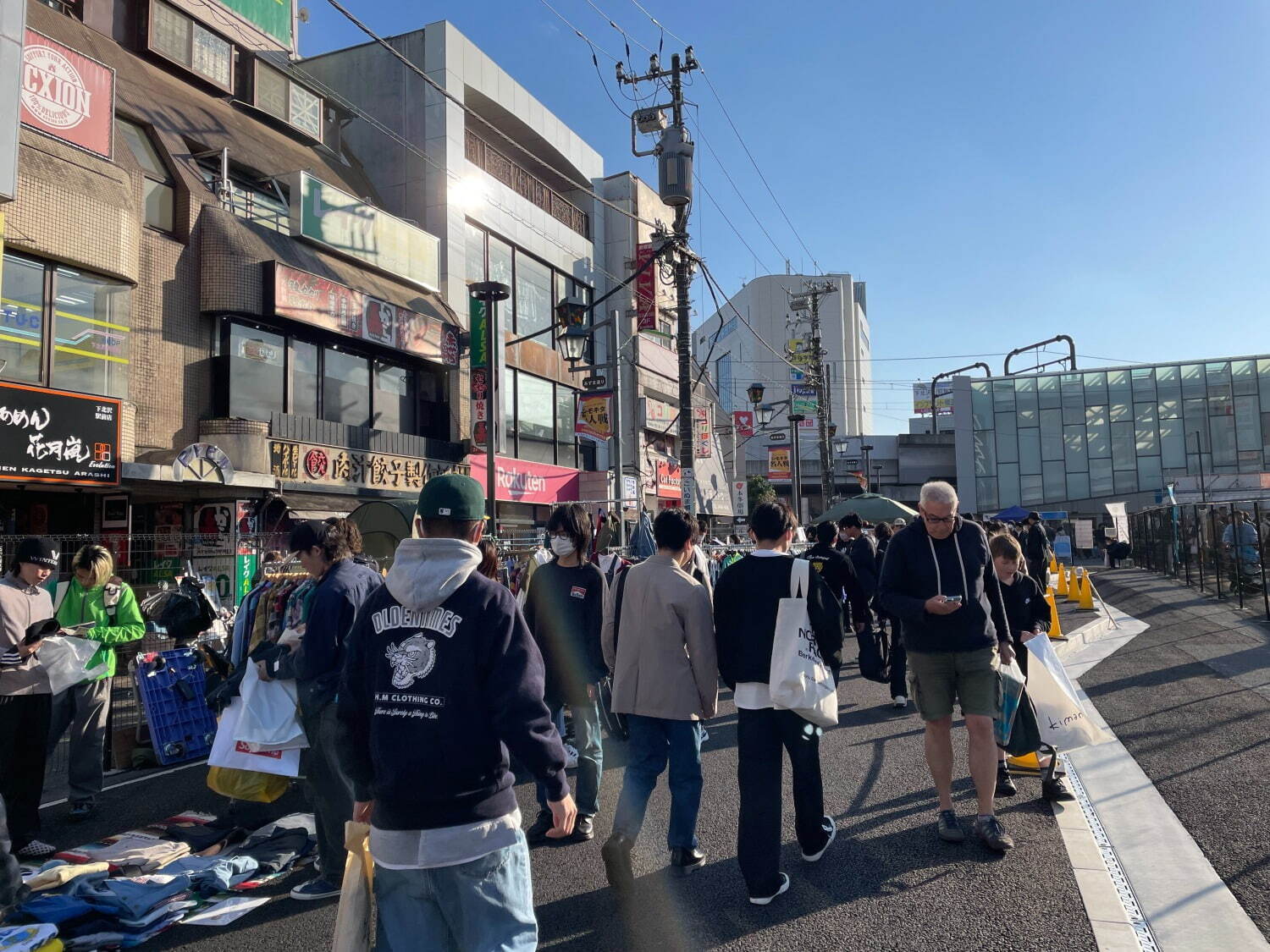 「下北沢古着マーケット＋」下北沢駅前で開催、駅周辺の古着屋＆雑貨屋が集結｜写真2