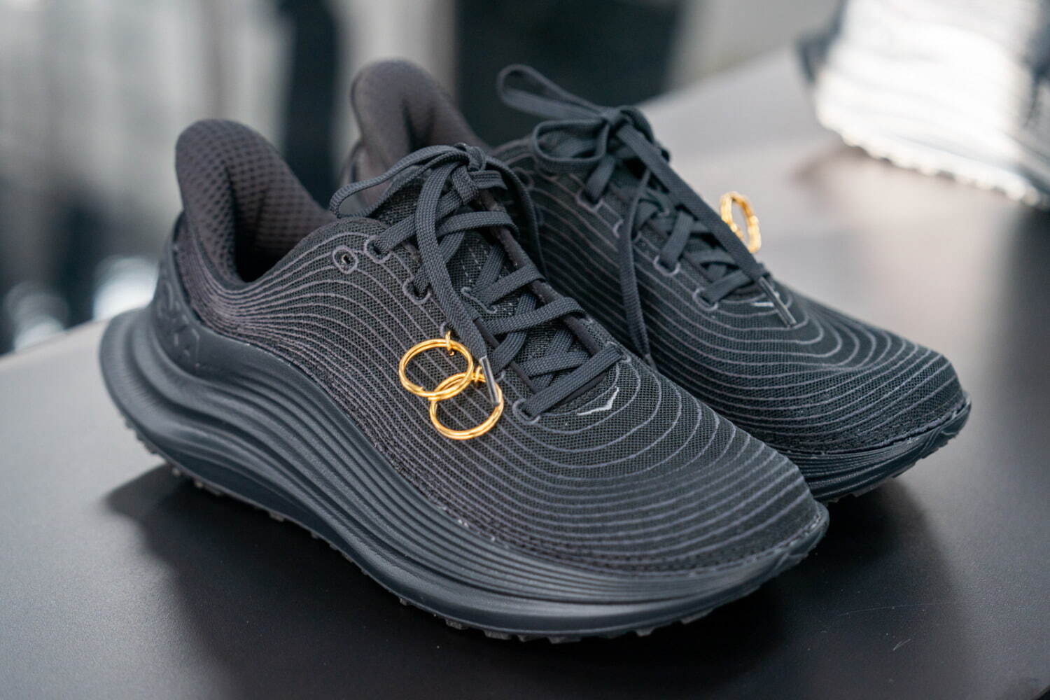 ブラック・コム デ ギャルソン(BLACK COMME des GARÇONS), ホカ(HOKA) ティーシー1.0｜写真1