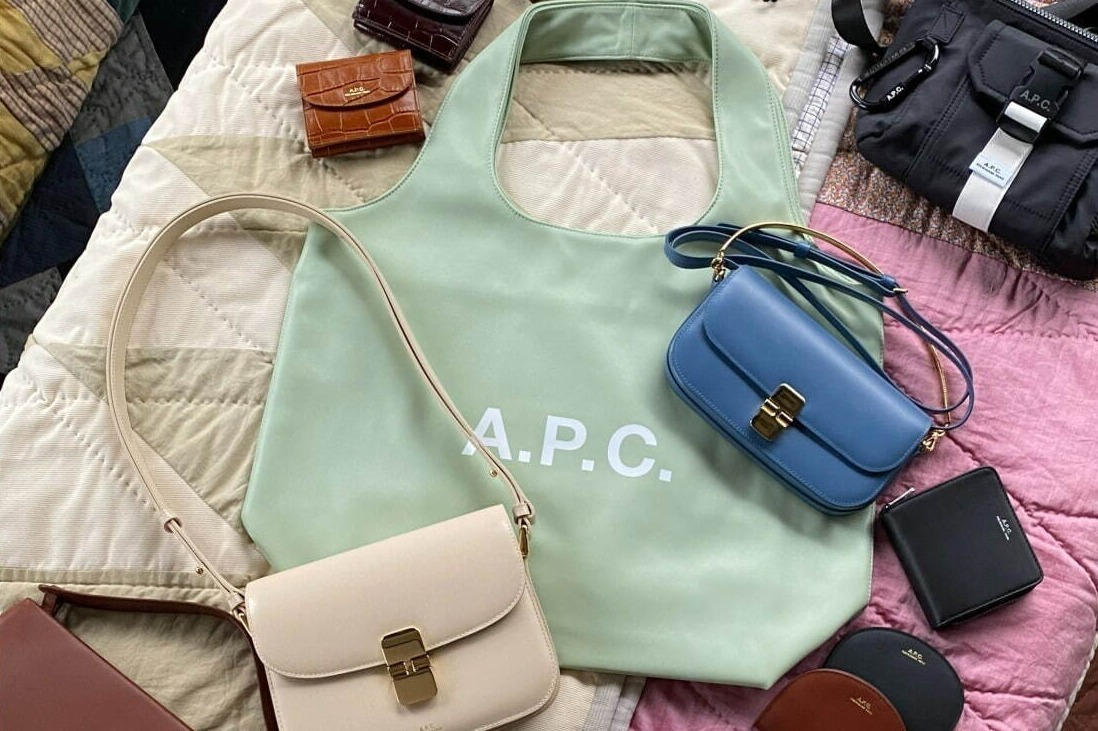 A.P.C.24年春夏の「おすすめ小物10選」使いやすいレザーミニ財布＆ロゴ ...