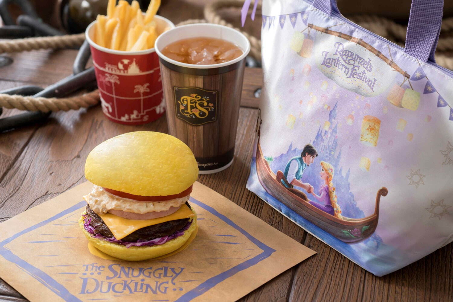 「ダックリングドリームチーズバーガー」セット 1,490円、バーガー単品 950円