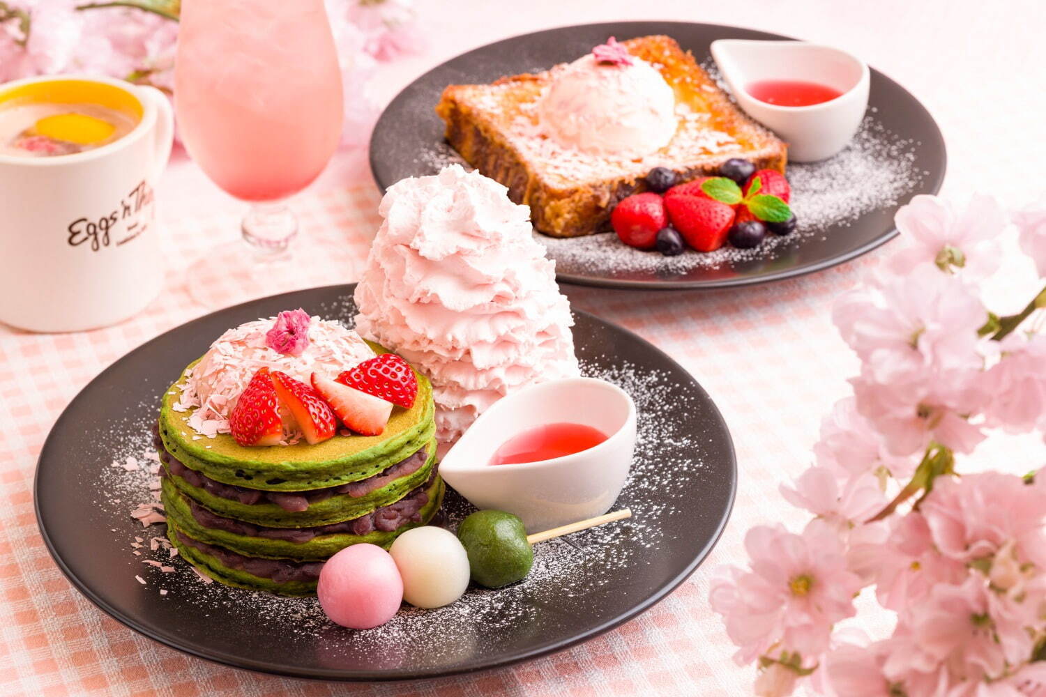 エッグスンシングス春限定スイーツ、“桜と抹茶”のつぶあんサンドパンケーキ＆桜フレンチトースト｜写真1