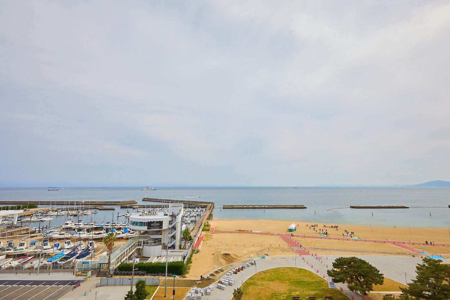 「神戸須磨シーワールドホテル」須磨海浜水族園跡地に、国内初“イルカとふれあう”プール常設＆水槽付客室｜写真46