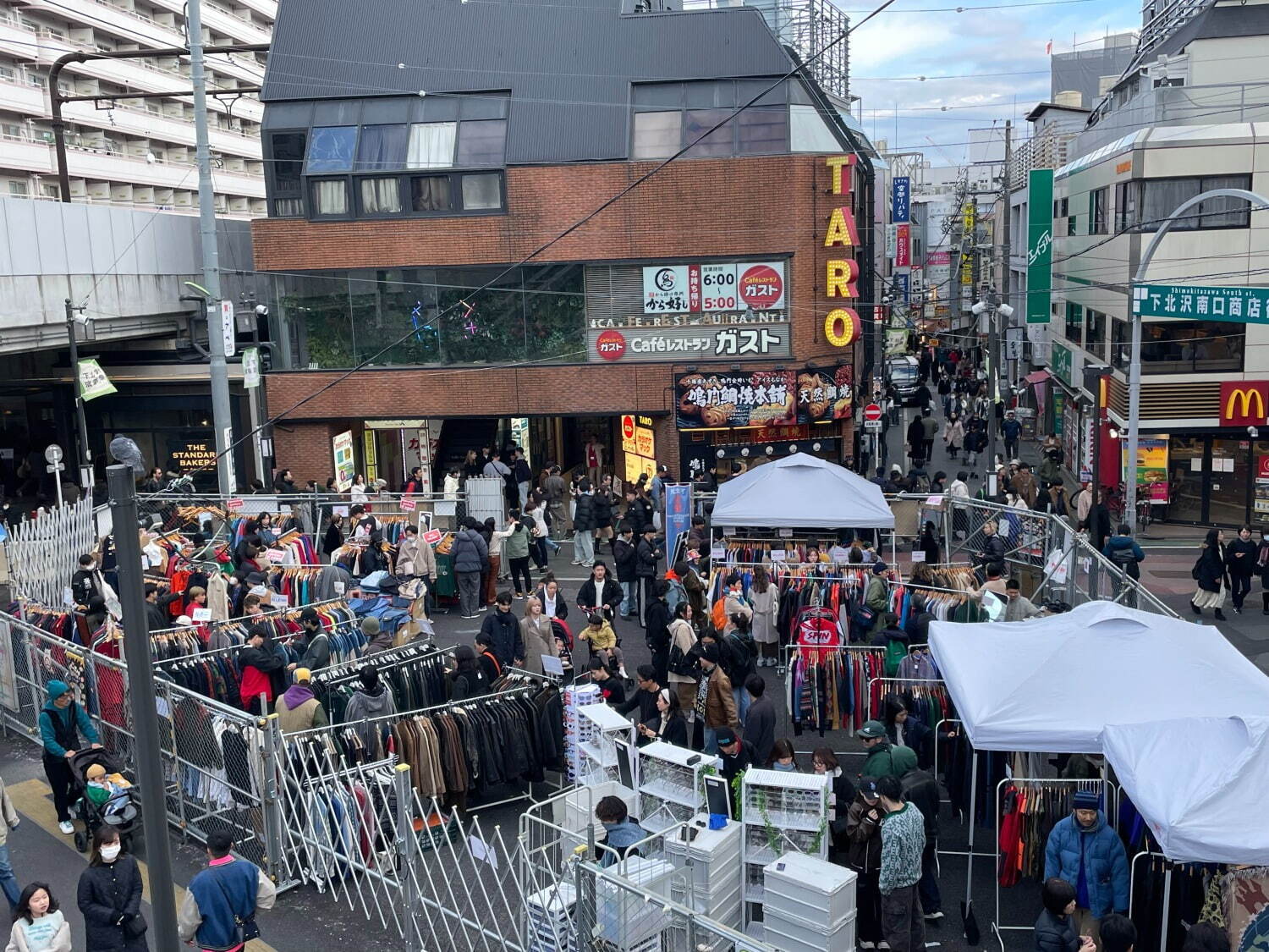 「下北沢古着マーケット＋」コートやジャケットなど春アイテムが集結、下北沢駅前にて開催｜写真3