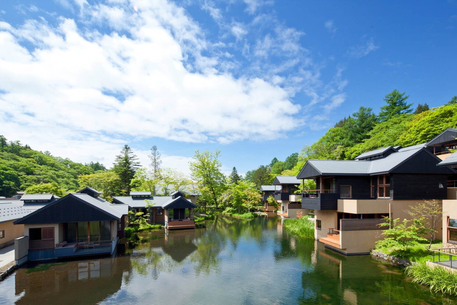 星のや軽井沢のオールデイラウンジ「棚田ラウンジ」自然を浴びる掘りごたつやテラス席、特別懐石やスイーツ｜写真11