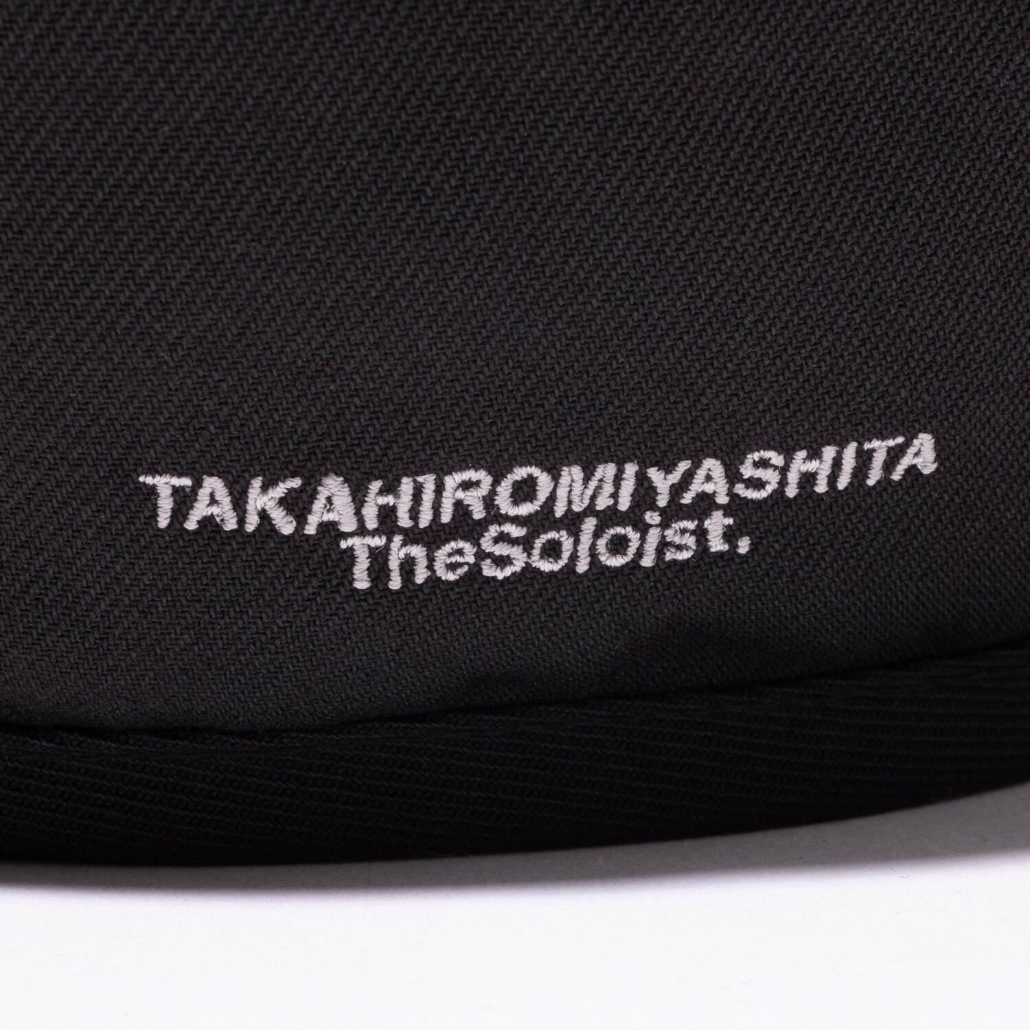 タカヒロミヤシタザソロイスト．×ニューエラ、初となるベレー帽＆ロゴ入りTシャツをネイビーで｜写真11