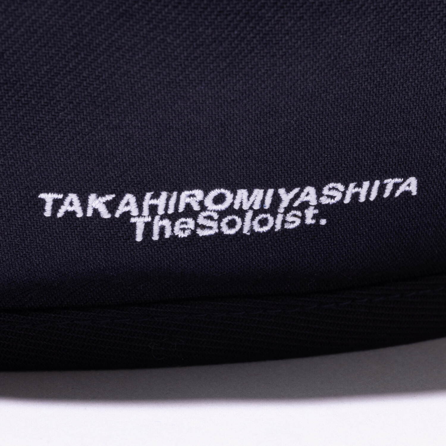 タカヒロミヤシタザソロイスト．×ニューエラ、初となるベレー帽＆ロゴ入りTシャツをネイビーで｜写真20