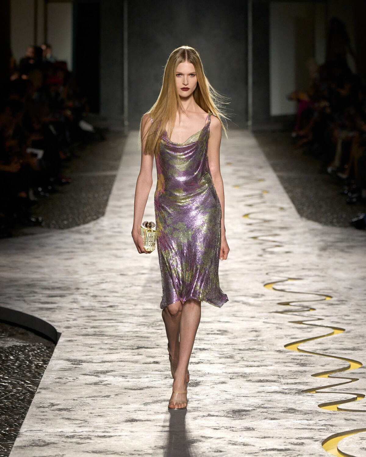 ヴェルサーチェ(VERSACE) 2025年春夏ウィメンズ&メンズコレクション  - 写真61