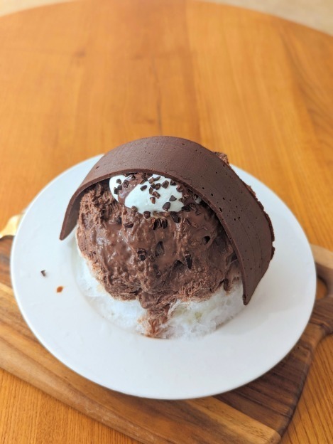 ボンヌ カフェ「濃厚ビターチョコレートケーキのかき氷」1,750円
※生チョコかき氷トッピング 350円