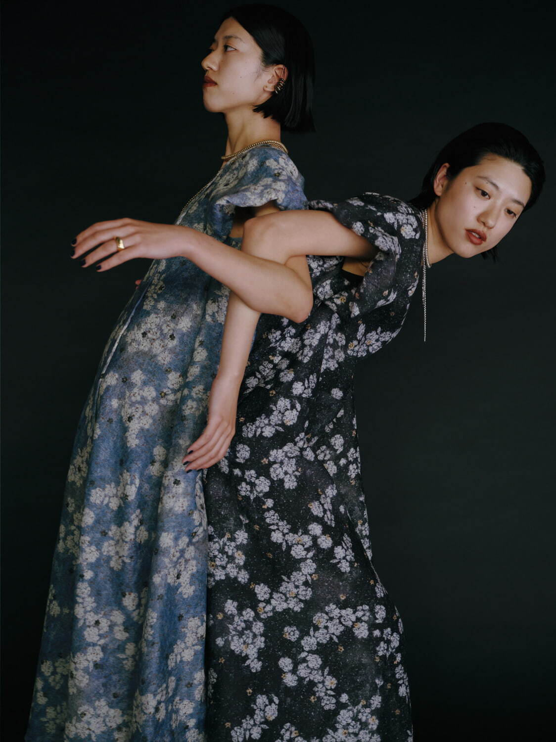 アメリ×ケイタ マルヤマ、“花々”の総柄シャツや刺繍を散りばめたワンピース - ファッションプレス