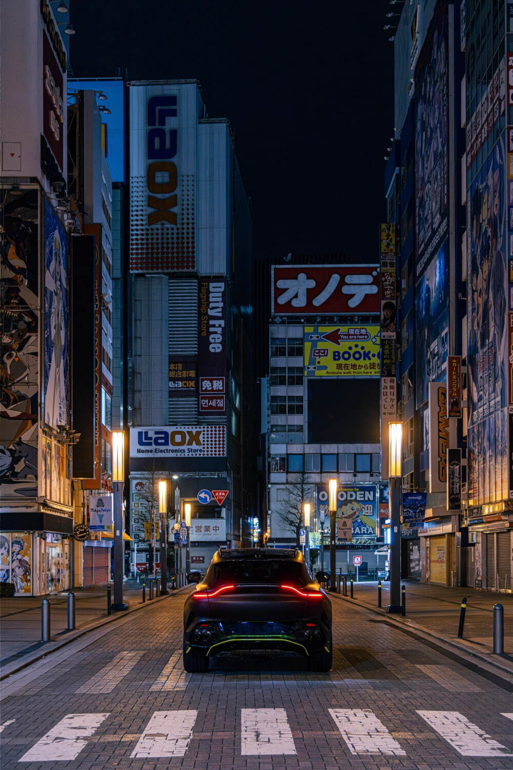 アストンマーティン「DBX707」日本限定SUV、“ネオン輝く高速道路”着想ブラック×ライムグリーン｜写真13