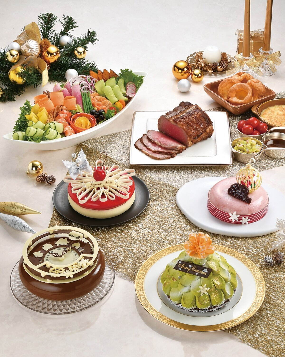 ロイヤルパークホテル24年クリスマスケーキ、“ツリー風”ピスタチオケーキ＆くまのぬいぐるみ型チョコ｜写真1