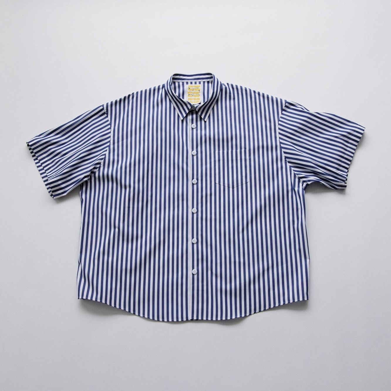 ディガウェル×ミンナノ、ビッグサイズのストライプ半袖シャツ＆バギーショーツ - ファッションプレス