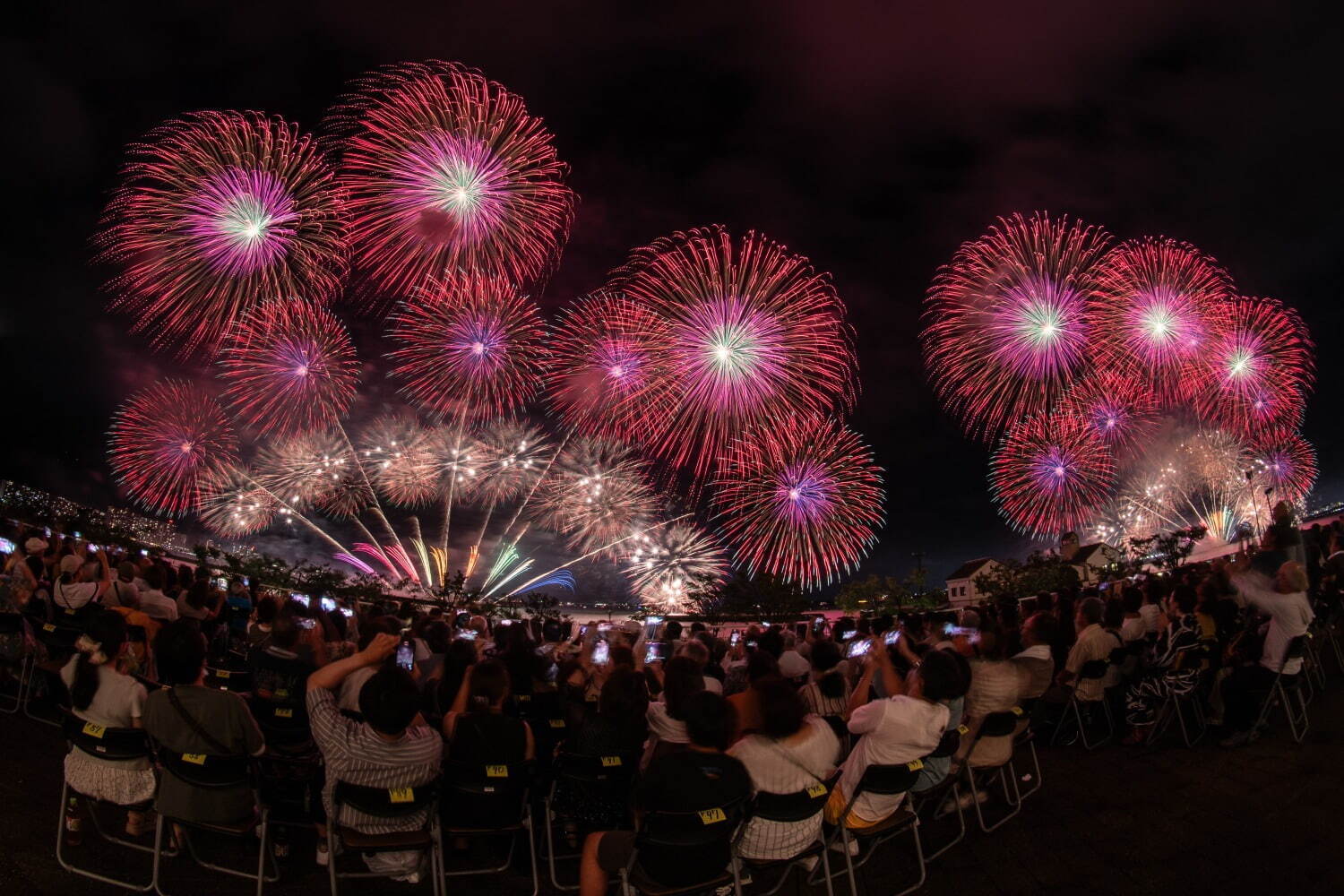 「びわ湖大花火大会」滋賀・琵琶湖“夏の風物詩”、湖上を彩る約10,000発の花火｜写真3