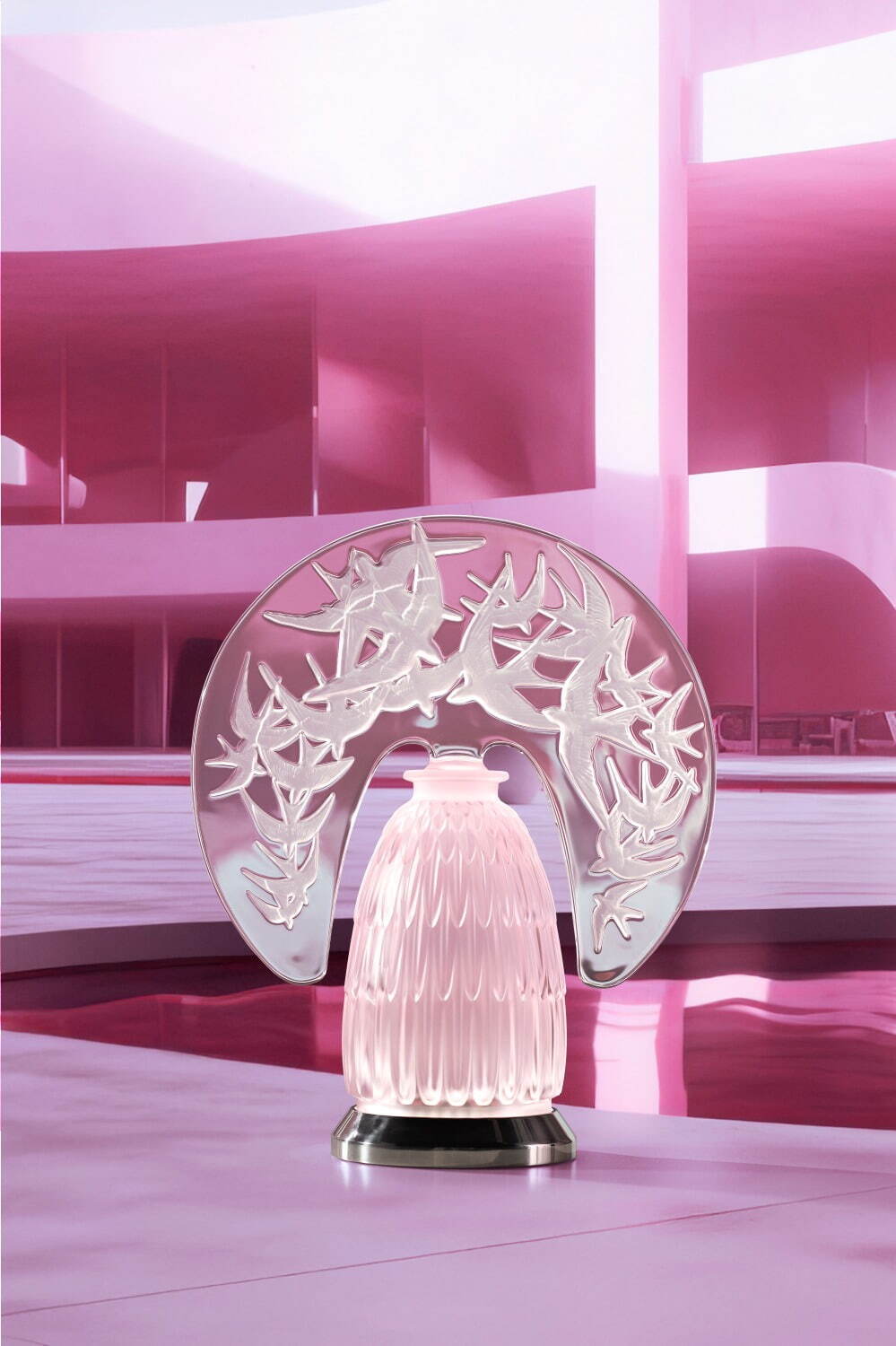 ラリックの“シダ”が渦巻くフラワーベースや“パンダ”オブジェ、ローズ色クリスタルガラスで｜写真19
