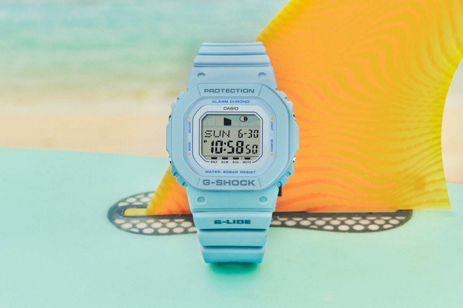 G-SHOCKの腕時計「G-LIDE」小型モデル、“ビーチ”着想のライトブルー 