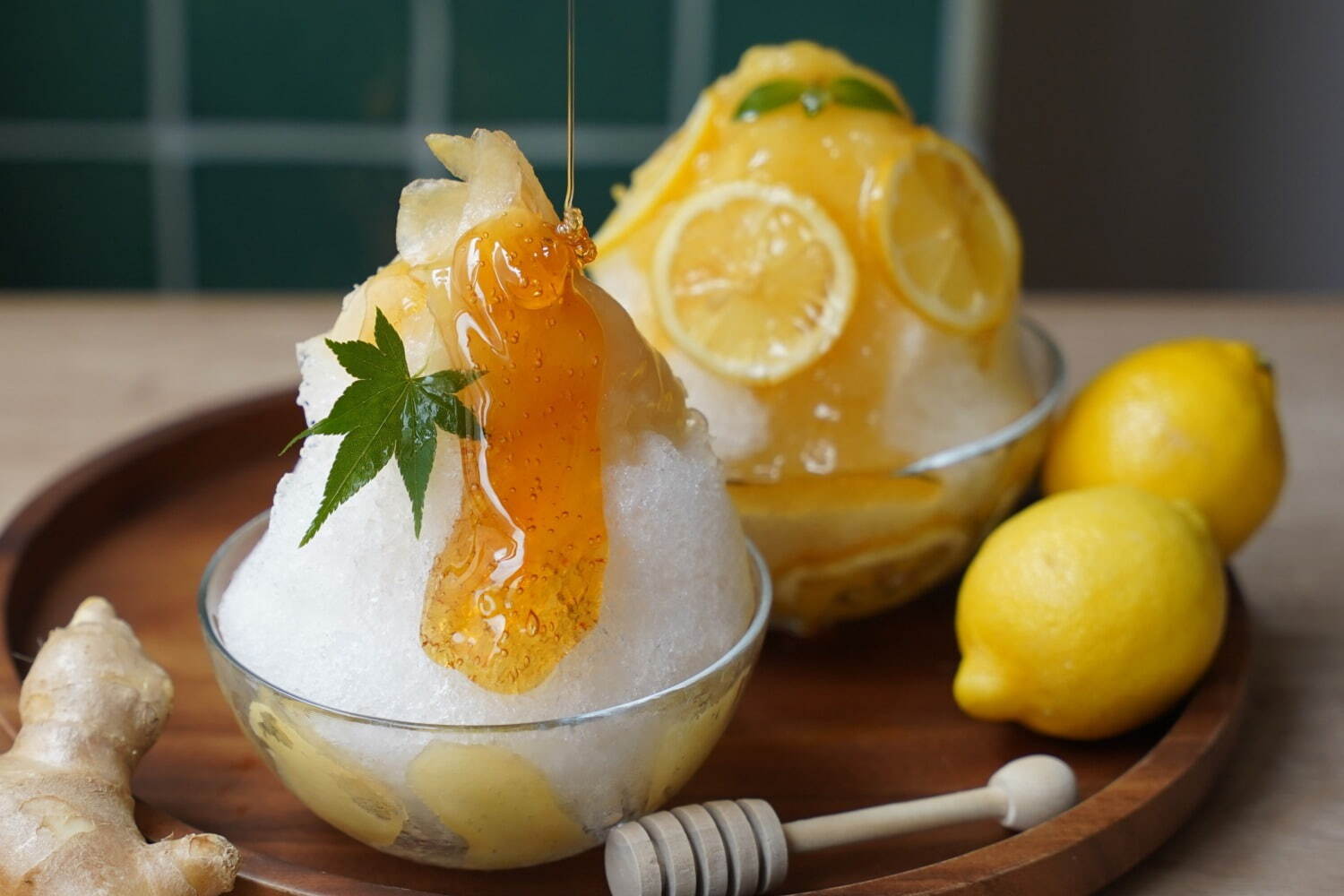 「自家製蜂蜜漬けのかき氷」
左から)「ハニージンジャーかき氷」、「ハニーレモンかき氷」各990円