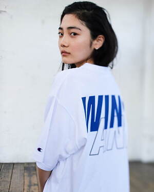 チャンピオン × ウィンダンシー「リバース ウィーブ」スウェットの半袖シャツやロゴTシャツ - ファッションプレス