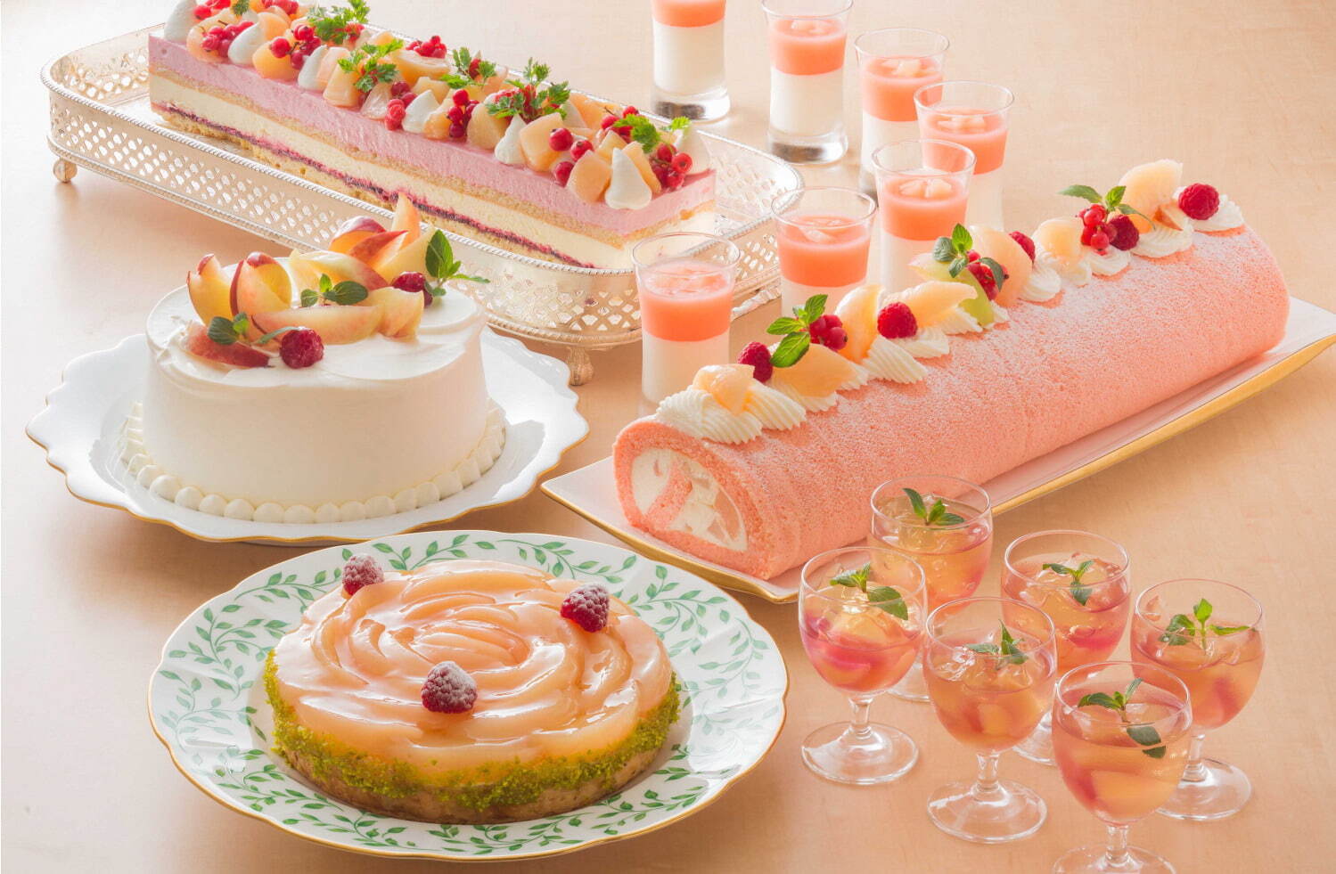 ＜横浜ベイホテル東急＞“桃”が主役のデザートブッフェ、果肉入り桃色ロールケーキ