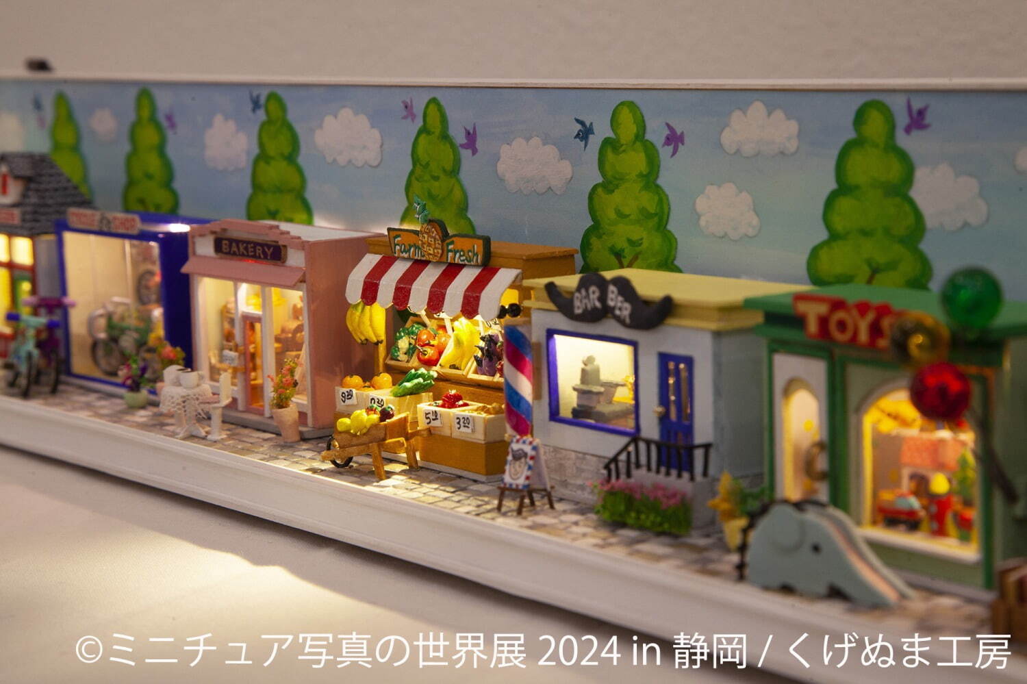 「ミニチュア写真の世界展 2024」静岡パルコで、“まるで本物”な商店街やスイーツの作品＆グッズ｜写真9