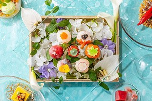 ヒルトン東京「華てまり寿司アフタヌーン」“まるで花の蕾”てまり寿司とメロン＆マンゴーのパフェ
