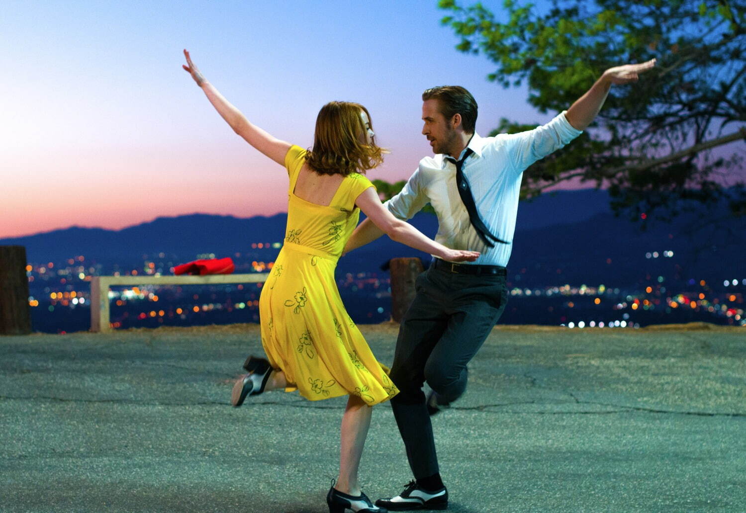 『ラ・ラ・ランド』
© 2017 Summit Entertainment, LLC. All Rights Reserved. 
Photo credit: EW0001: Sebastian (Ryan Gosling) and Mia (Emma Stone) in LA LA LAND. 
Photo courtesy of Lionsgate.