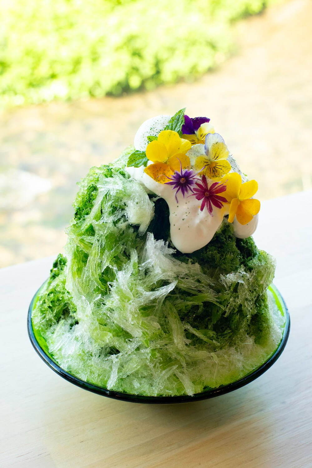 新感覚“花を食べる”エディブルフラワーのせかき氷、京都・祇園「スフレチーズケーキ専門店 花」｜写真2