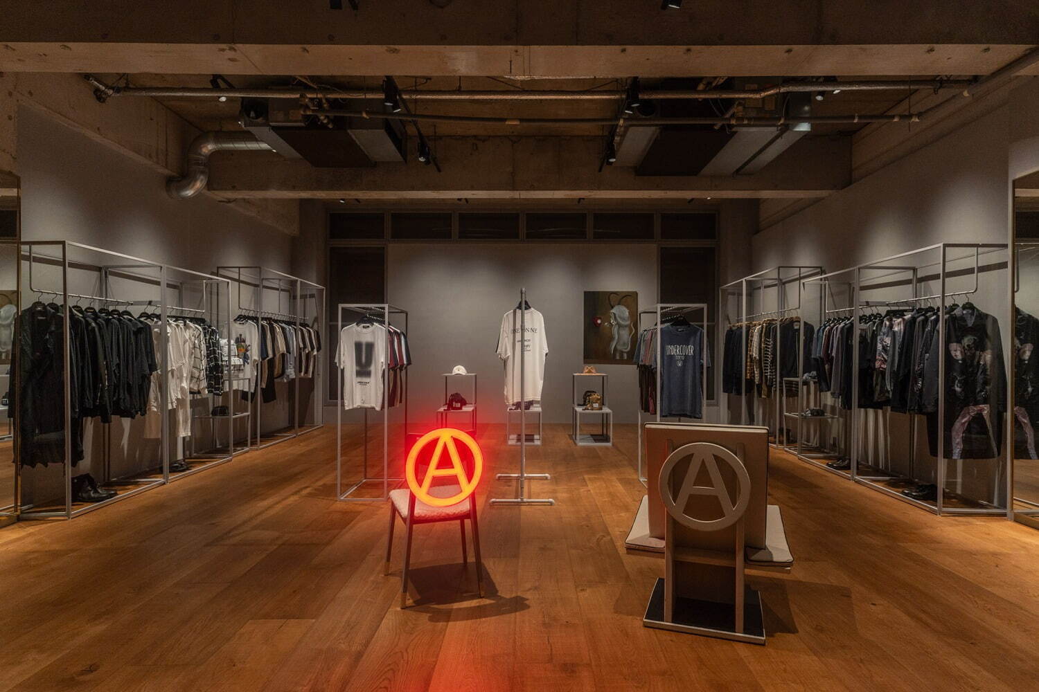 アンダーカバー 青山がリニューアル、ベア＆“U”ロゴTシャツやカラフルなナイロンバッグなど新作も｜写真37