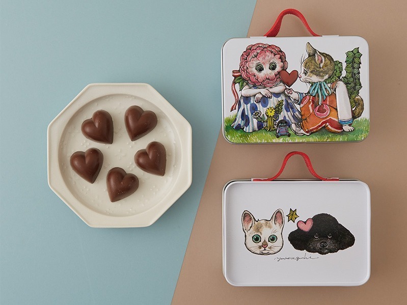 ローソン×ヒグチユウコのコラボ菓子が再販、“猫”を描いた「不二家 ミルキー」＆チョコ入りエンボス缶｜写真1