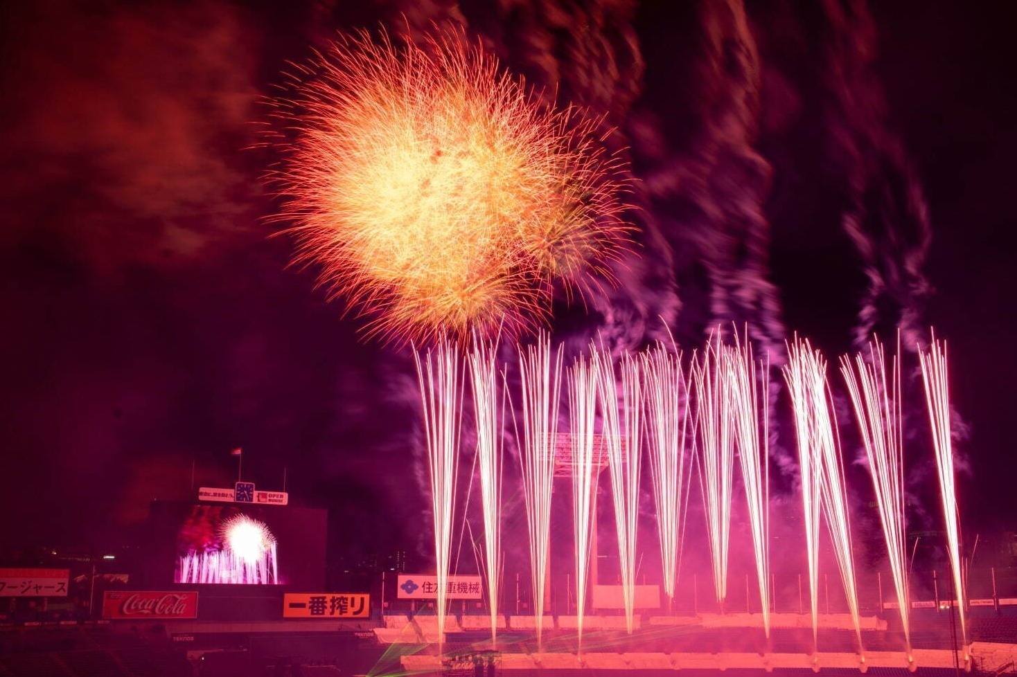 2024 神宮外苑花火大会」1万発の花火×アーティストによるライブ、神宮球場＆秩父宮ラグビー場で - ファッションプレス