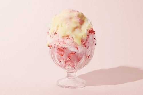 uka「ウカフェ」のかき氷、“まるごと苺のふわふわ氷×抹茶練乳ソース”の和フレーバーなど