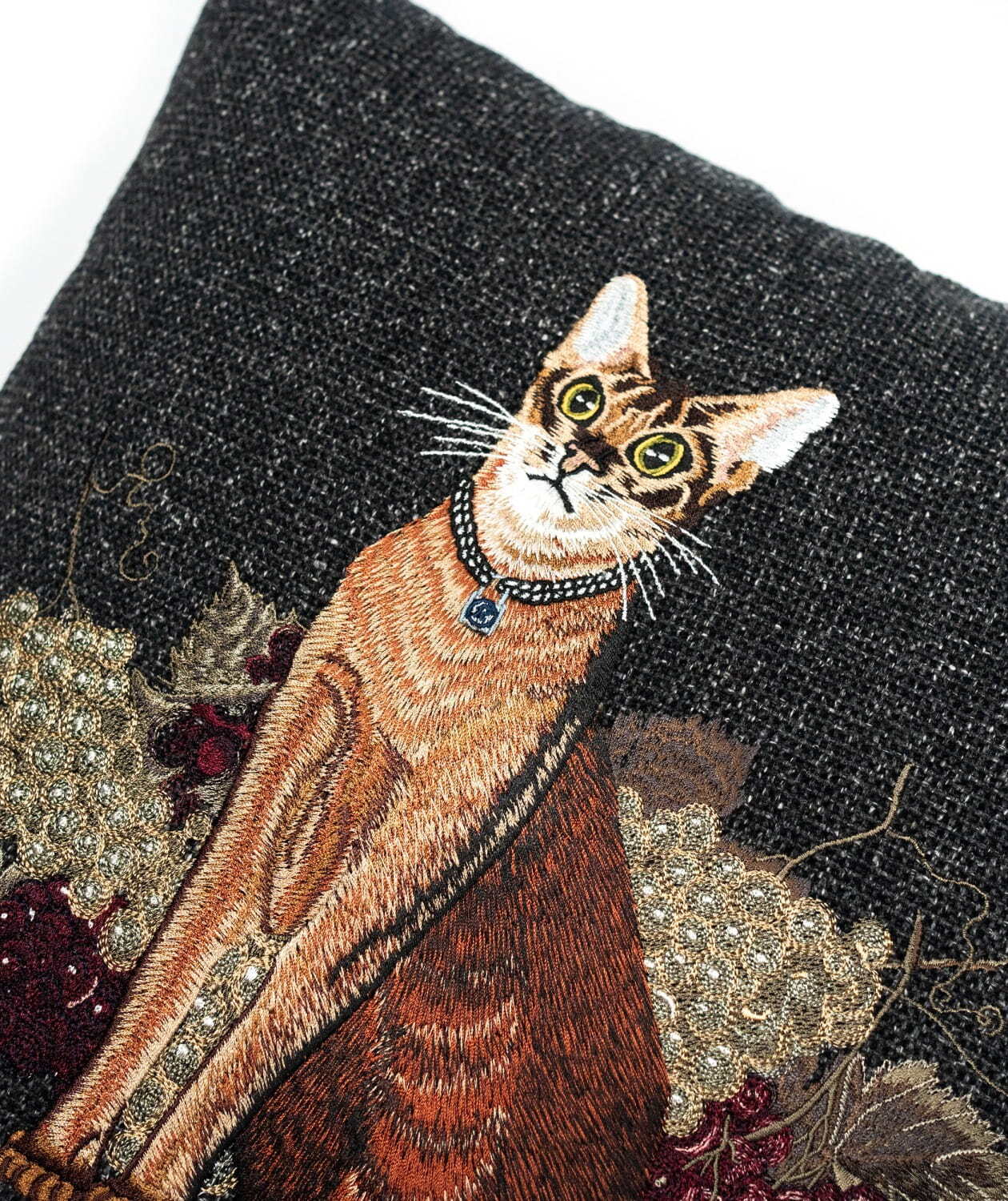 アンダーカバーより“アイスクリーム”のシルク版画や“猫”刺繍クッション、伊勢丹新宿で発売｜写真6