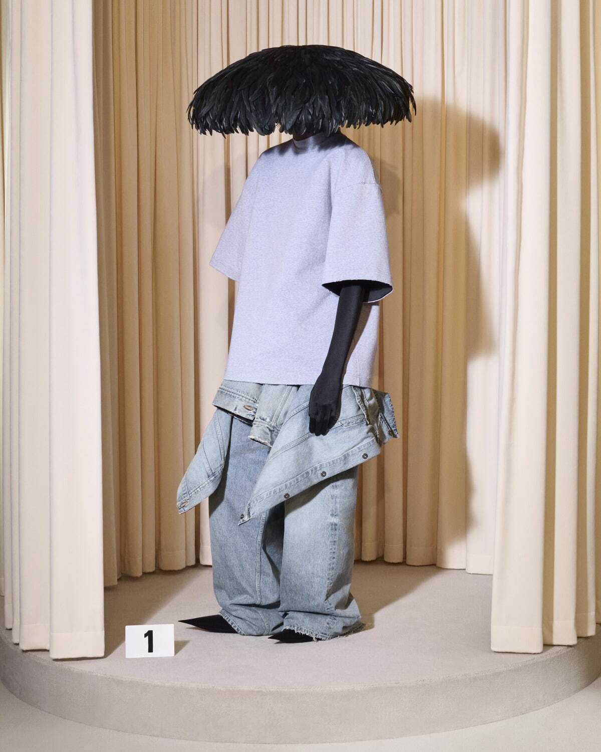 バレンシアガ クチュール(BALENCIAGA Couture ) 2024-25年秋冬ウィメンズ&メンズコレクション  - 写真1