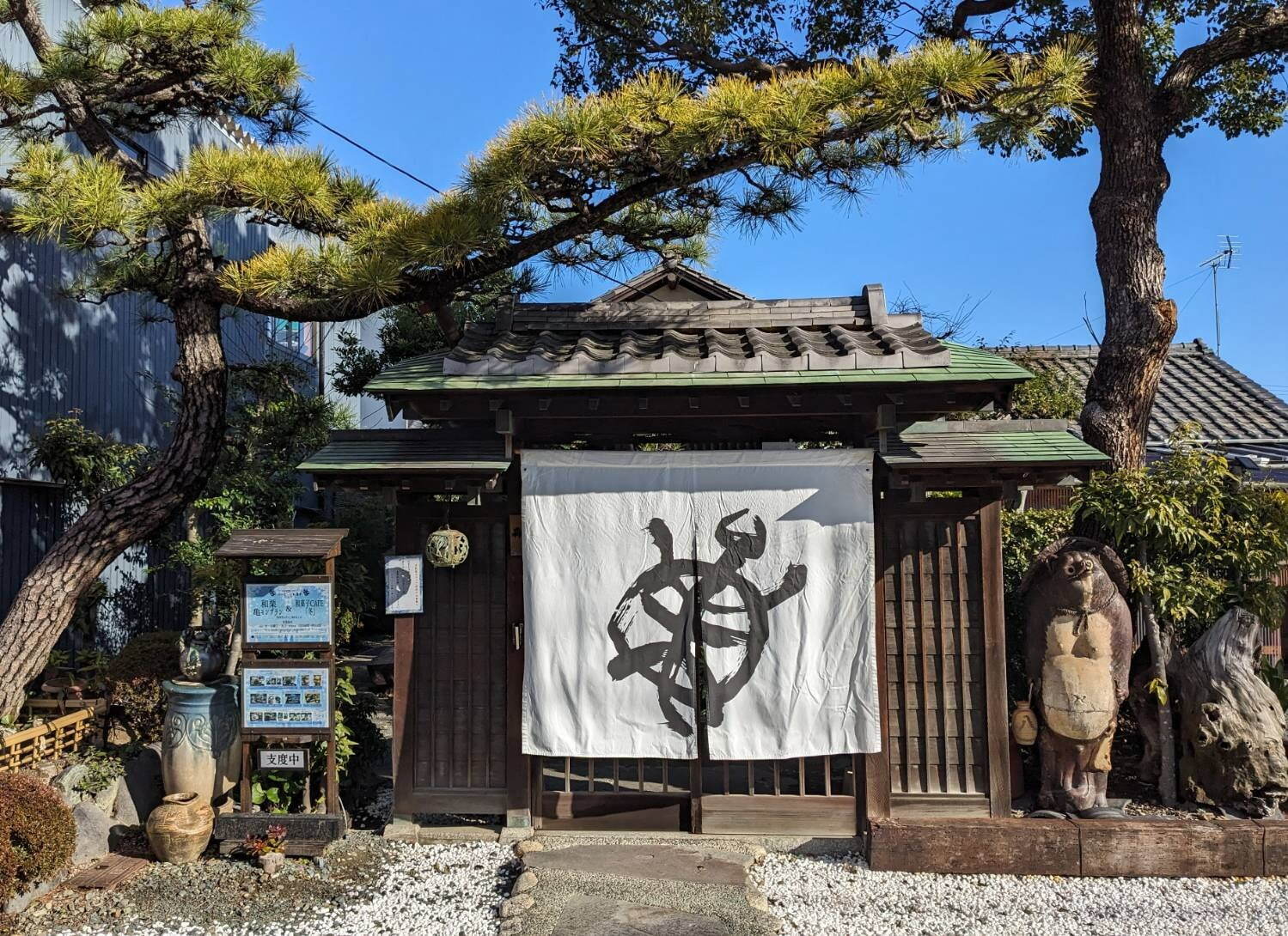 “夜空にカラフル花火が打ち上がる”上生菓子、冷やすともちシャリ食感 ‐ 老舗和菓子店・お亀堂から｜写真2