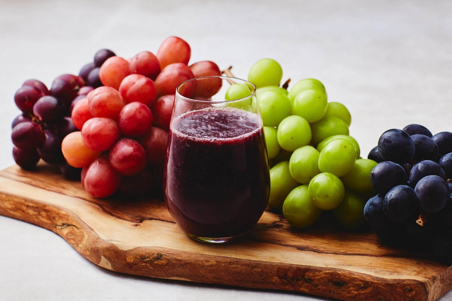 「生絞りの葡萄ジュース」
