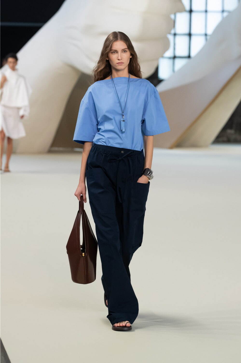 トッズ(TOD'S) 2025年春夏ウィメンズ&メンズコレクション シルエット - 写真3