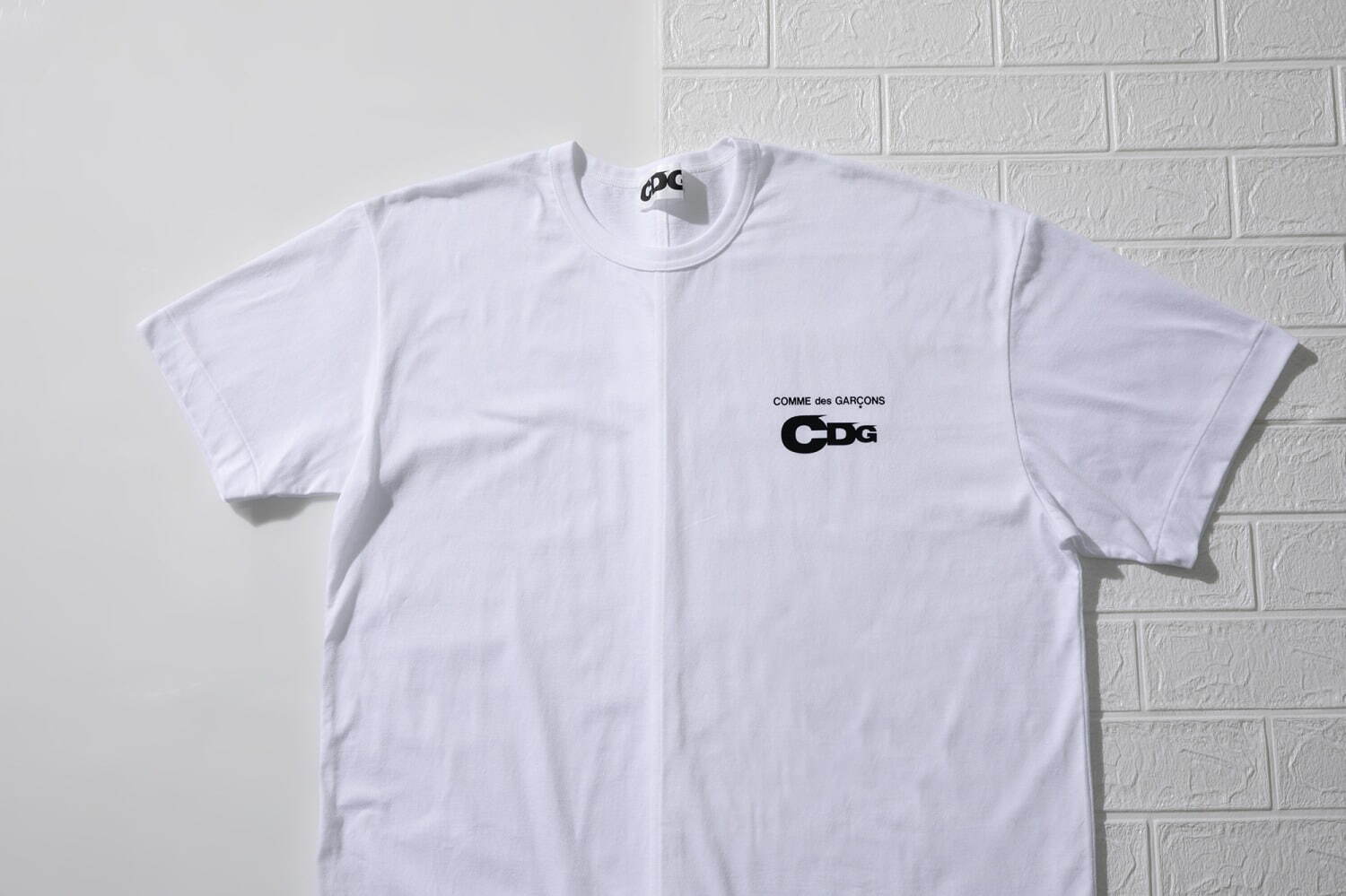 CDG24年夏、“左右でサイズの異なる”アシンメトリーTシャツやメッシュ素材ビッグTシャツ｜写真9