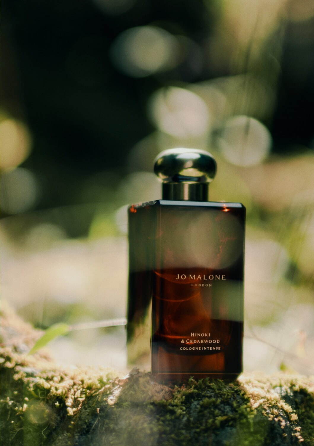 ジョー マローン ロンドン24年秋フレグランス、“まるで森林浴”ヒノキ＆シダーウッド香るウッディ香水 - ファッションプレス