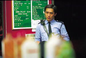 映画『恋する惑星 4K』ウォン・カーウァイの代表作が再上映、香港を舞台にすれ違う男女2組の恋愛模様 - ファッションプレス
