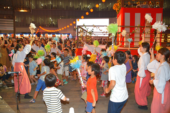 六本木ヒルズで盆踊り！昨年約4万人動員、17のレストランが屋台に｜写真4