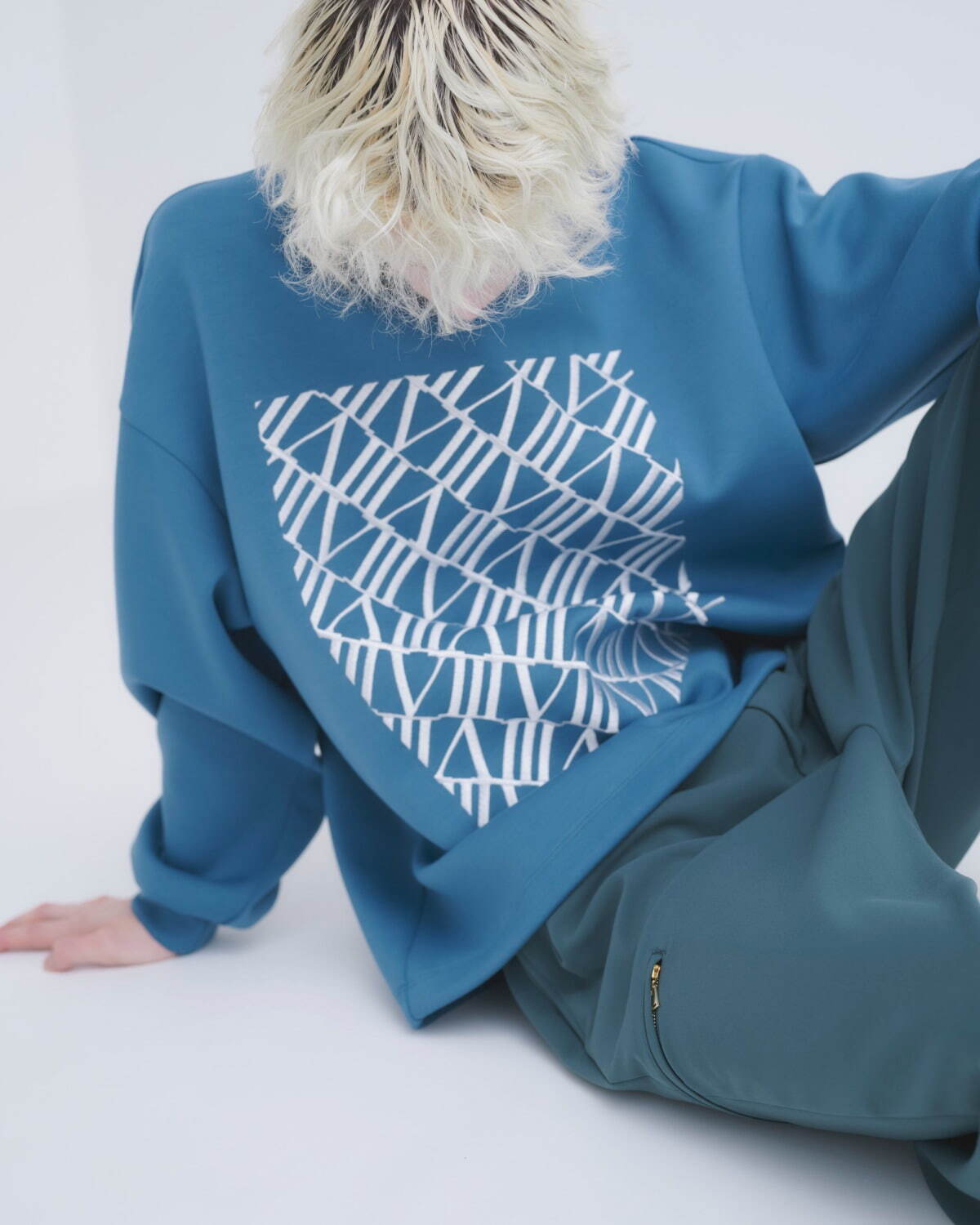 Roman Numerals Embroidery Drawstring Long Sleeve Pullover 29,700円