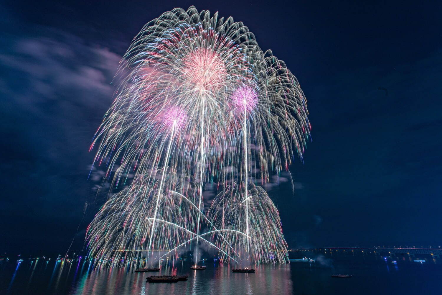 花火と音楽が“シンクロ”する「大阪芸術花火」泉佐野市・りんくう公園で、水上演出も｜写真2