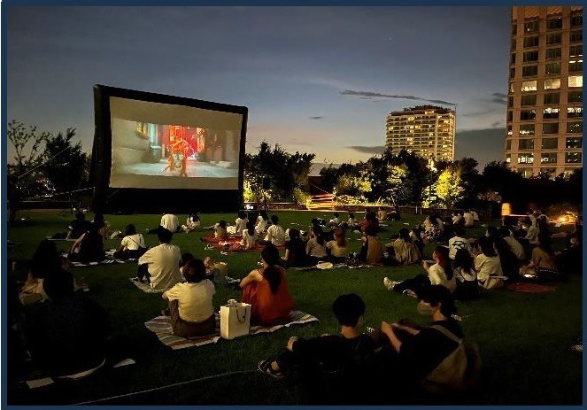 “芝生の上で楽しむ”野外映画イベント「原っぱシネマ」二子玉川ライズで、『ワンダー 君は太陽』を上映｜写真1