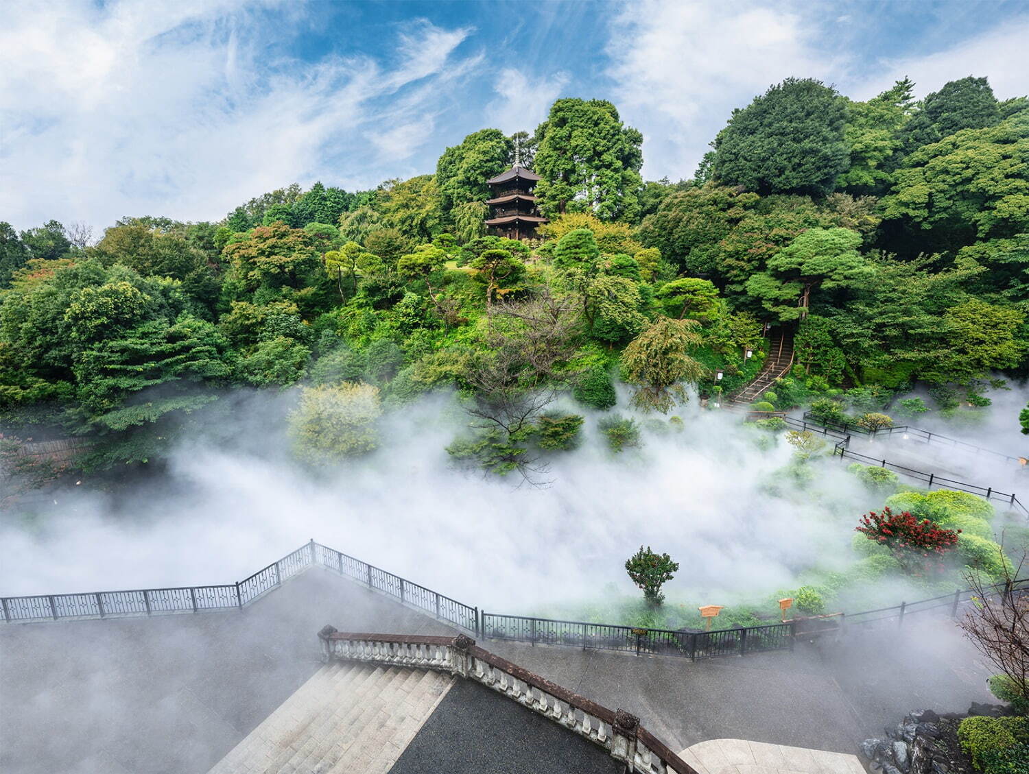 ホテル椿山荘東京の庭園に“月”が出現、雲海スクリーンを使った秋の空間演出｜写真2