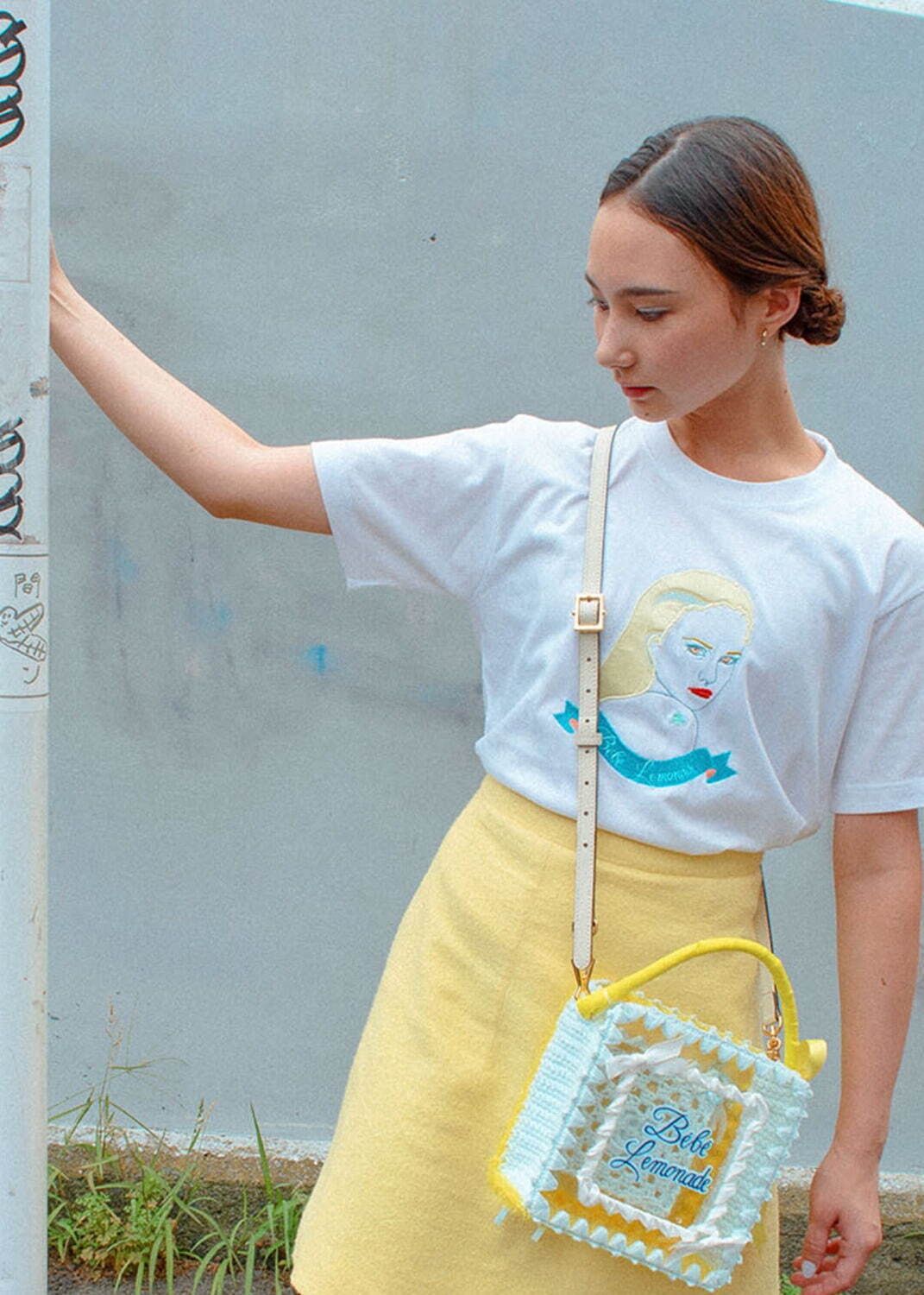 キワンダキワンダの刺繍Tシャツオーダー、“振り向く女の子”モチーフにほくろやメイクのカスタムも｜写真18