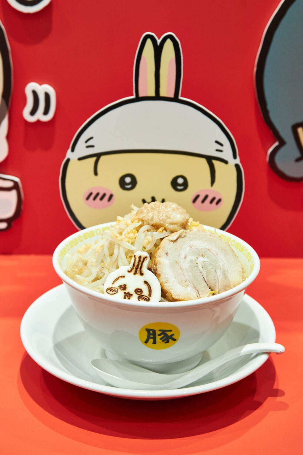 「ちいかわラーメン 豚」渋谷パルコに限定オープン、ハチワレ・うさぎのラーメン＆モモンガの冷やし中華も｜写真7