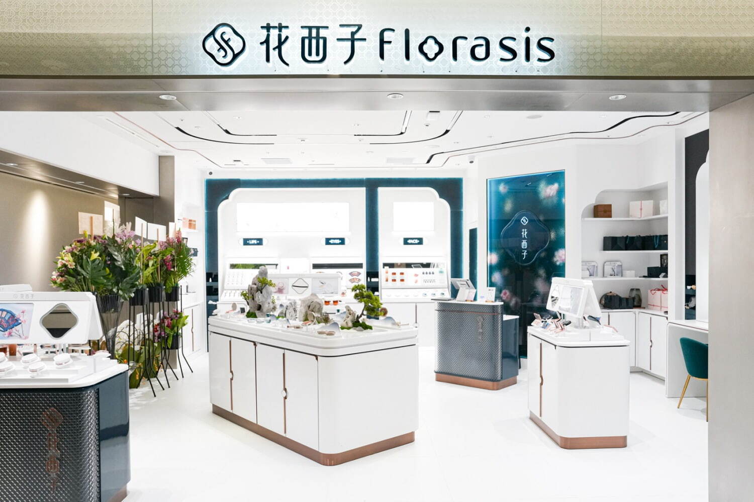 中国コスメ「花西子フローラシス」旗艦店がギンザシックスに、“同心錠”モチーフの「彫刻リップ」など｜写真1