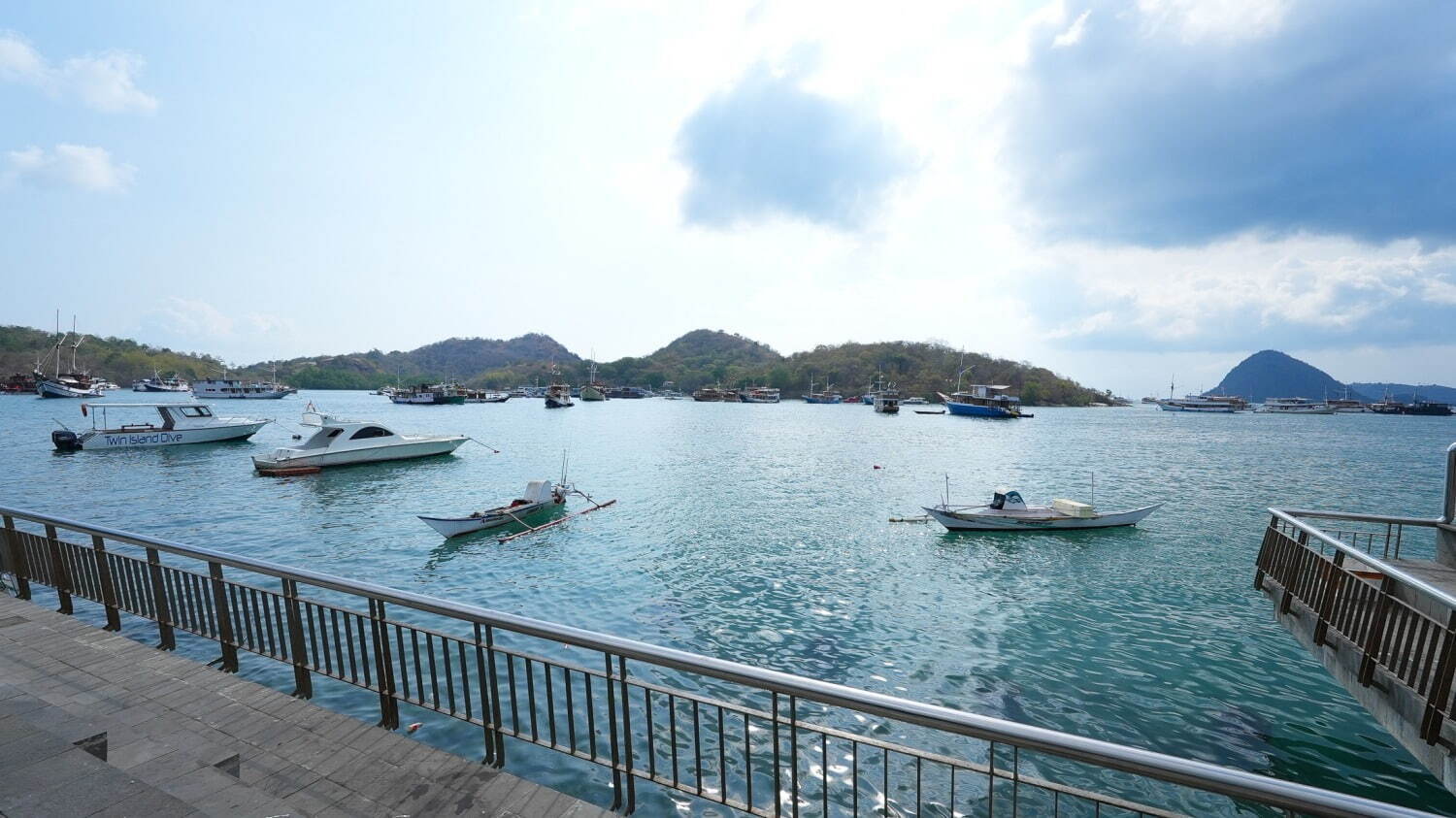 インドネシアの楽園「コモド諸島」世界で最も映える海の1つ、桃色の砂浜“ピンクビーチとは？｜写真95