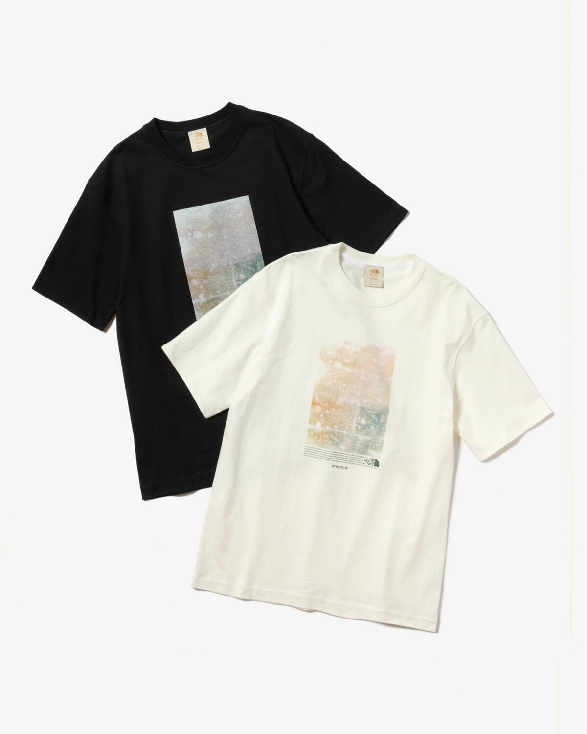 「シンバイオティック グラフィック TEE」19,800円